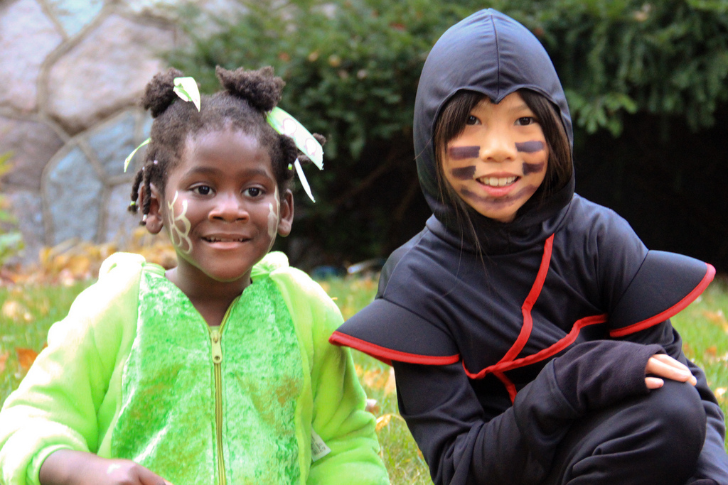kids face paint / photo: flickr.com/stevendepolo (CC BY 2.0) kids face paint / photo: flickr.com/stevendepolo (CC BY 2.0)