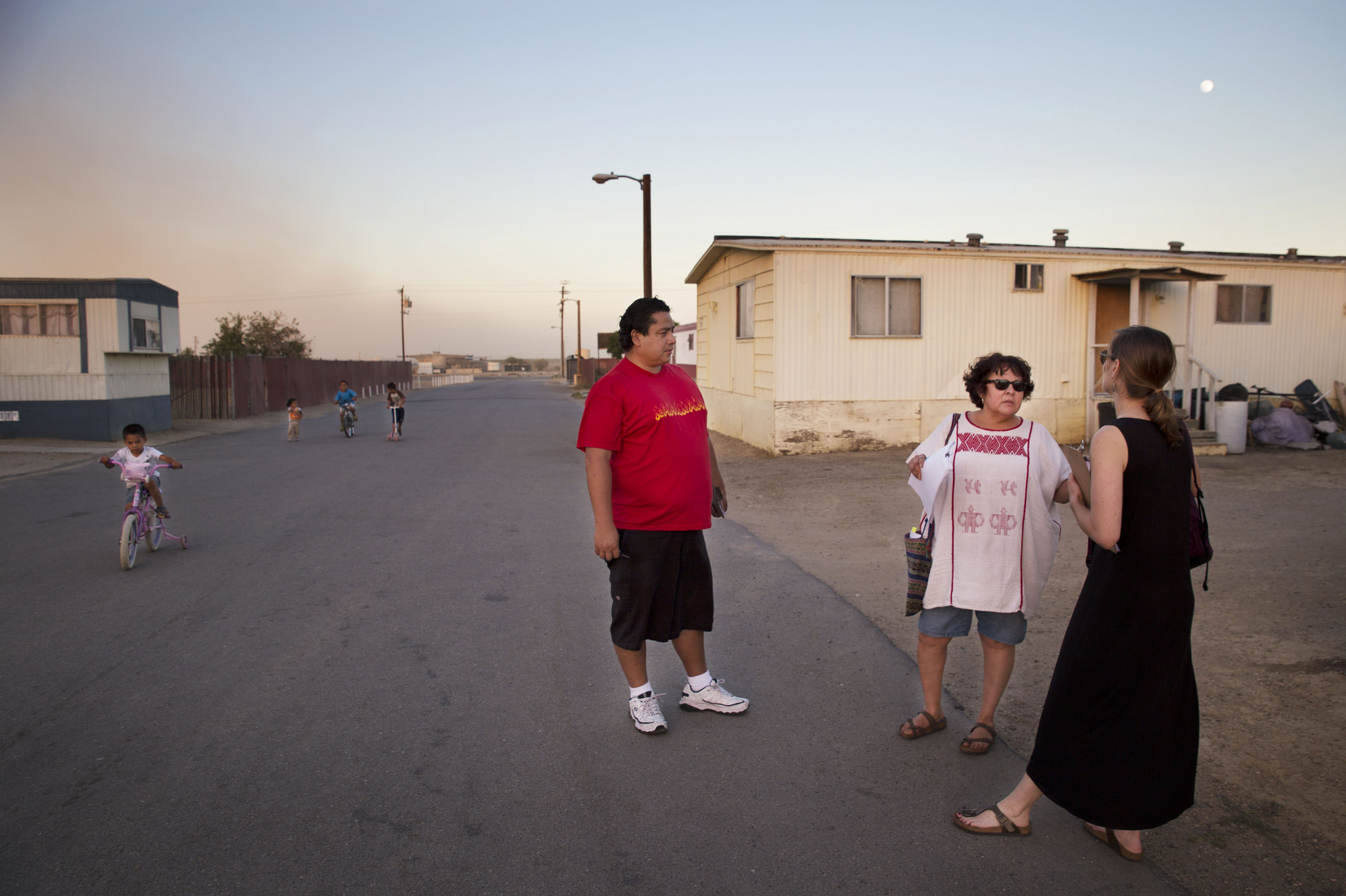 Rosanna Esparza (center) with residents in Kern County Rosanna Esparza (center) with residents in Kern County