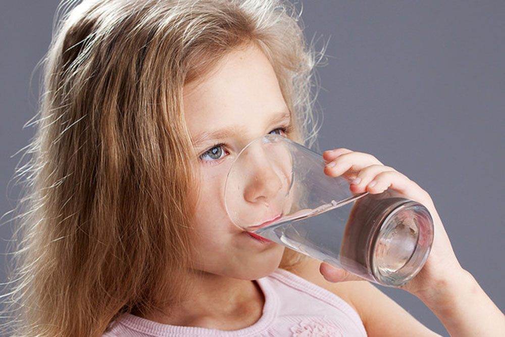 Girl drinking water, photo: Aqua Mechanical Girl drinking water, photo: Aqua Mechanical